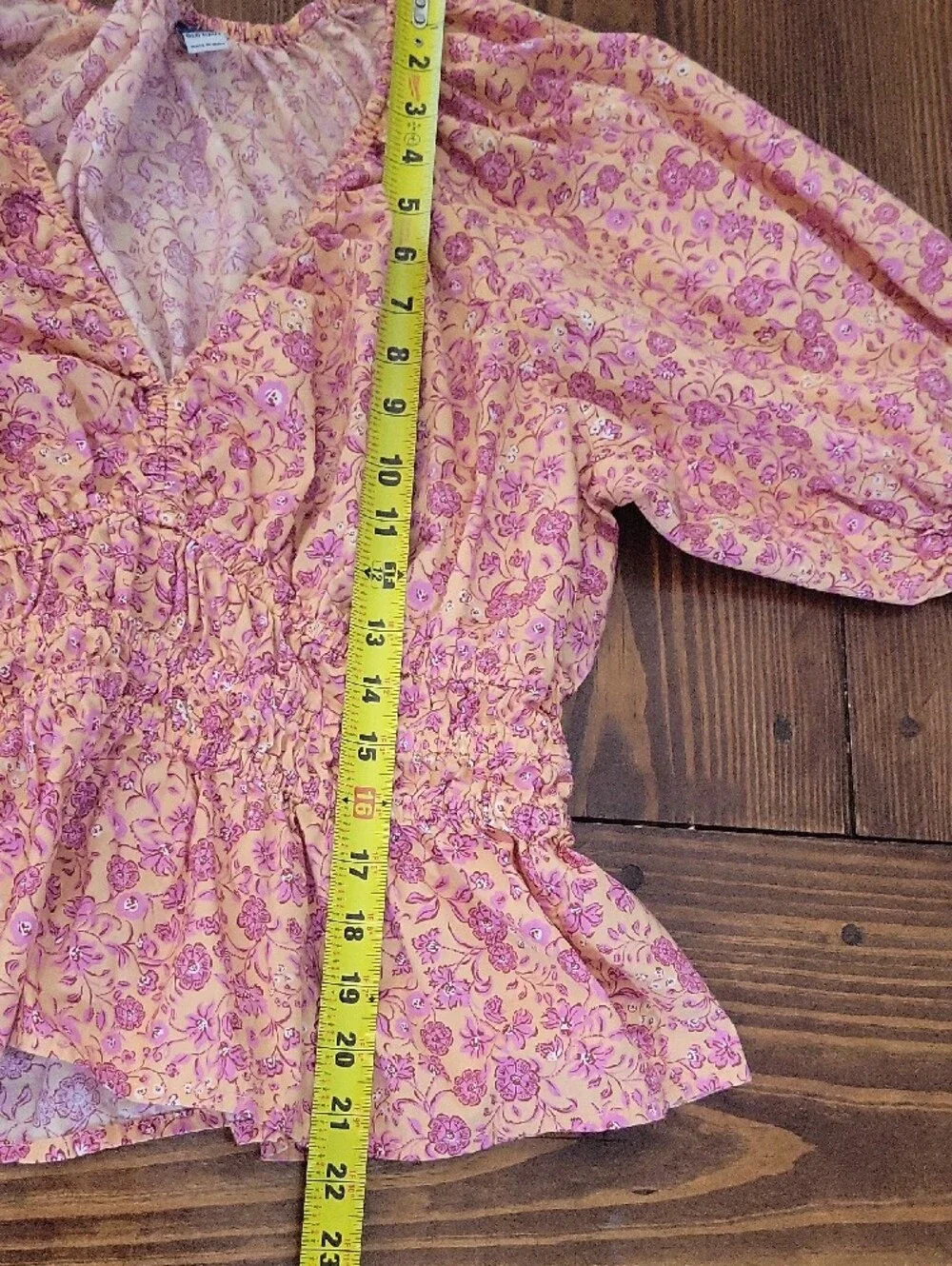 Old Navy Peach and Pink Floral V-Neck Smocked Waist Puff Sleeve Blouse Womens S